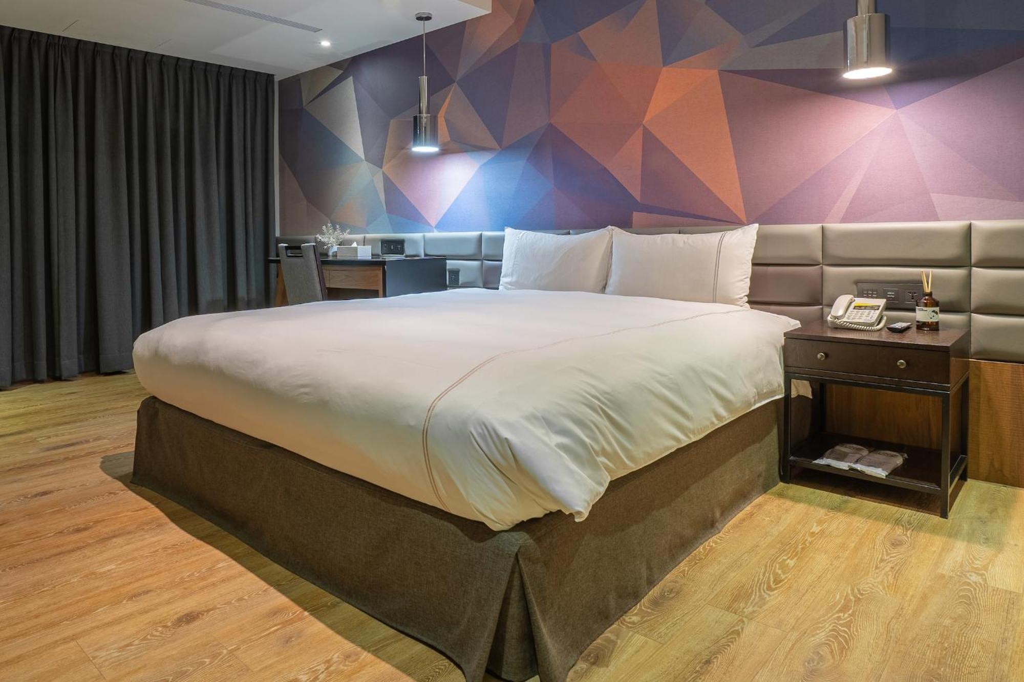 Check Inn Taichung Wenxin Zhongqing Экстерьер фото
